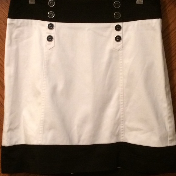 White|Black Size 6 Skirt - Picture 2 of 7